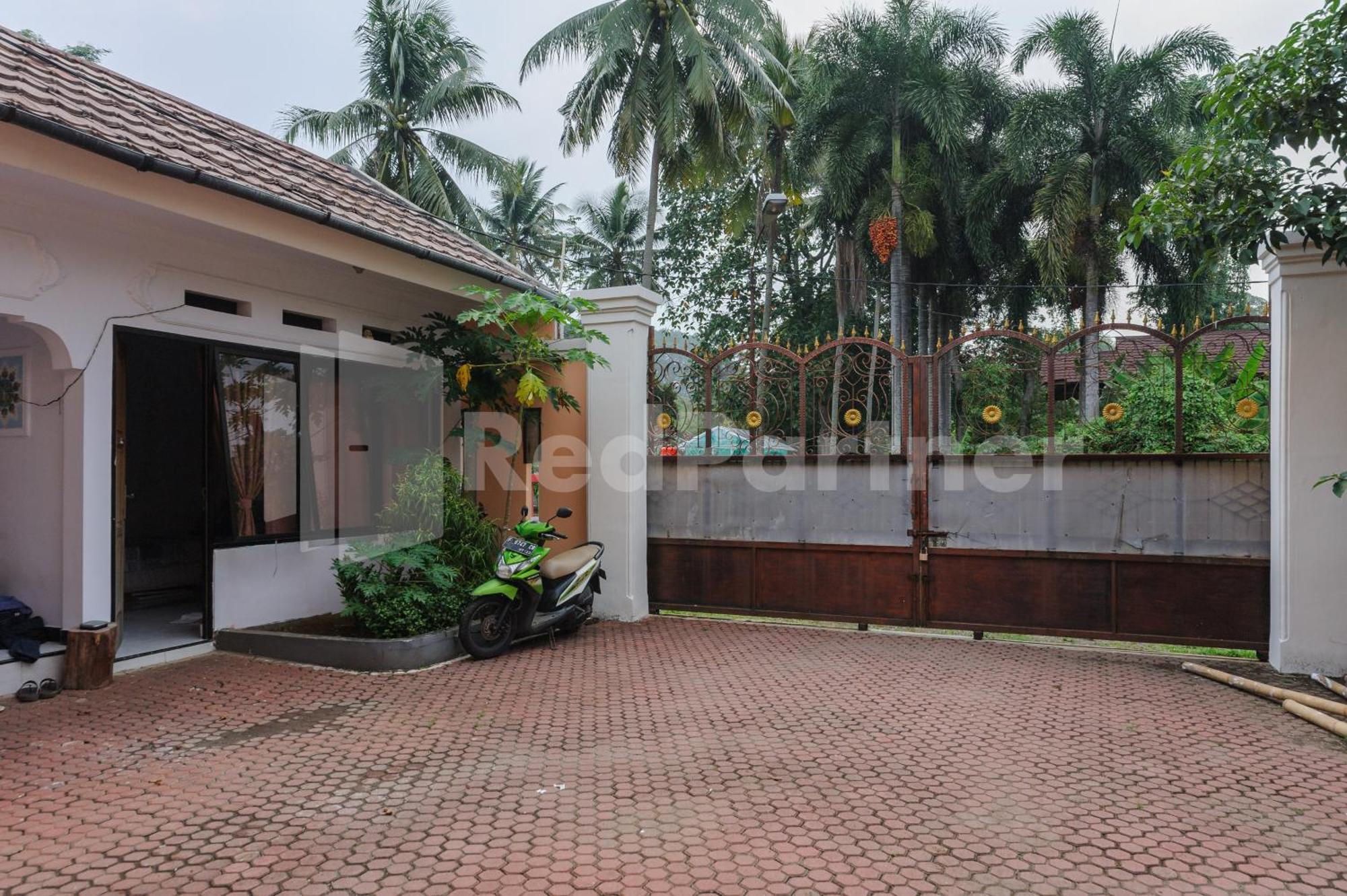 Pondok Cimanggu Syariah Mitra Reddoorz Богор Екстериор снимка